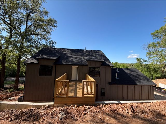 1902 N Double Springs Road, Fayetteville, AR 72704