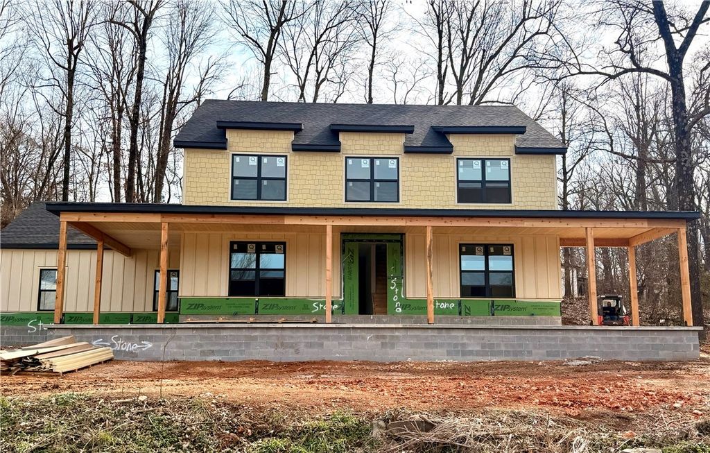 1902 N Double Springs Road, Fayetteville, AR 72704