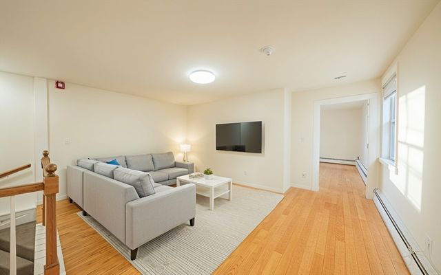 1026 Chestnut St 2A, Newton, MA 02464