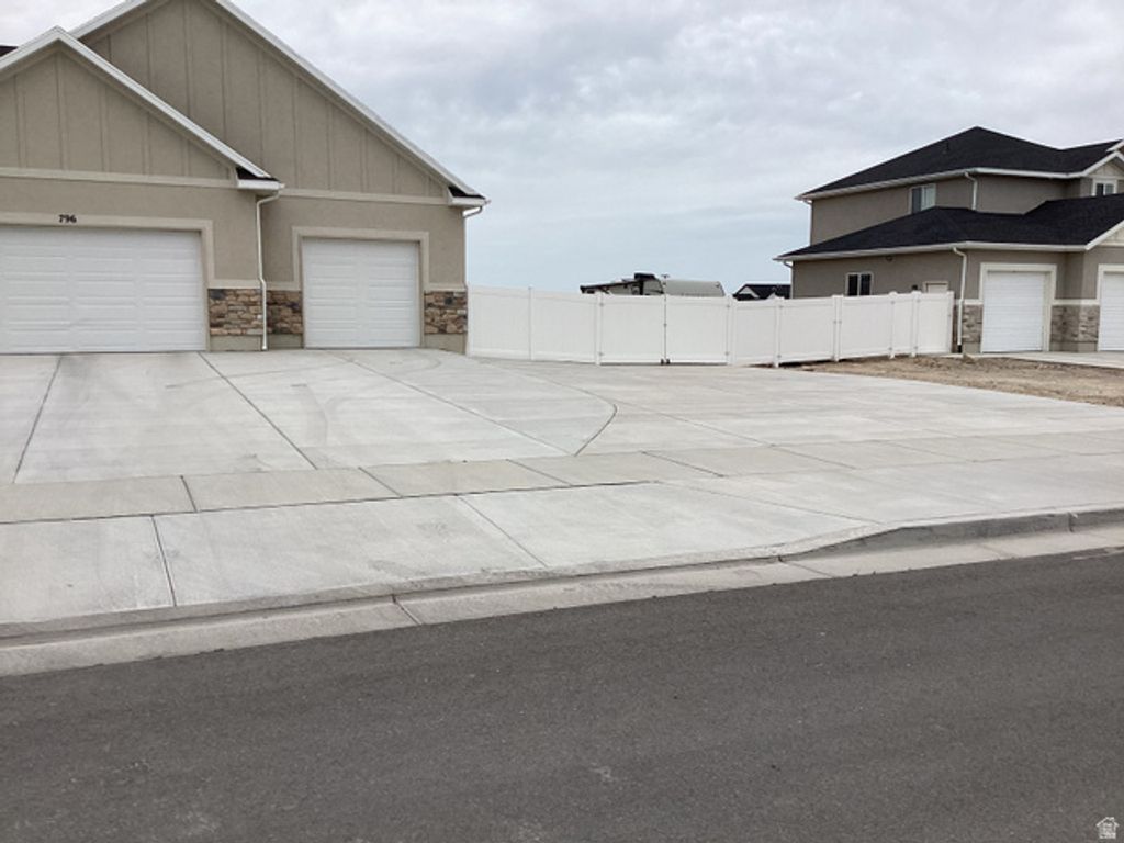 Image 2 of property listing at 796 W CHERRY ORCHARD LN, Grantsville, UT 84029