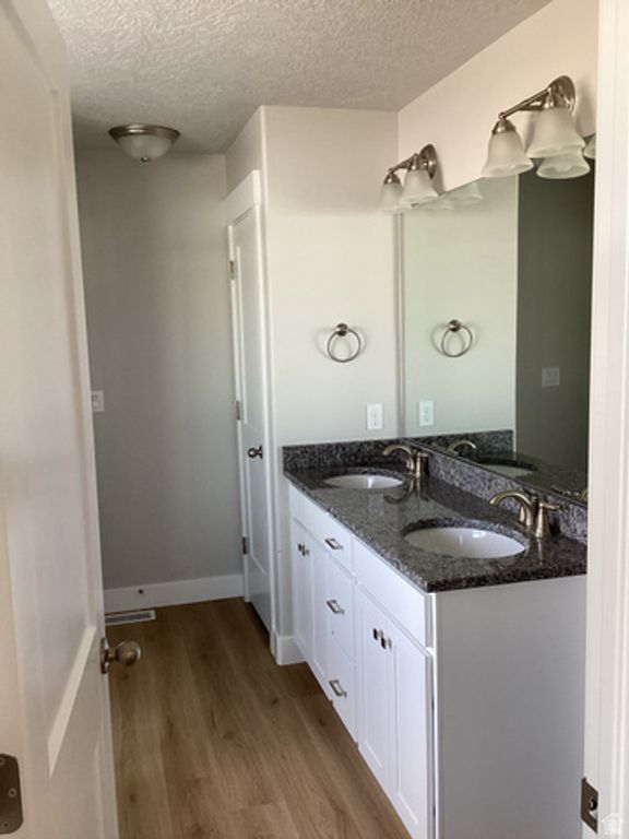 Image 16 of property listing at 796 W CHERRY ORCHARD LN, Grantsville, UT 84029