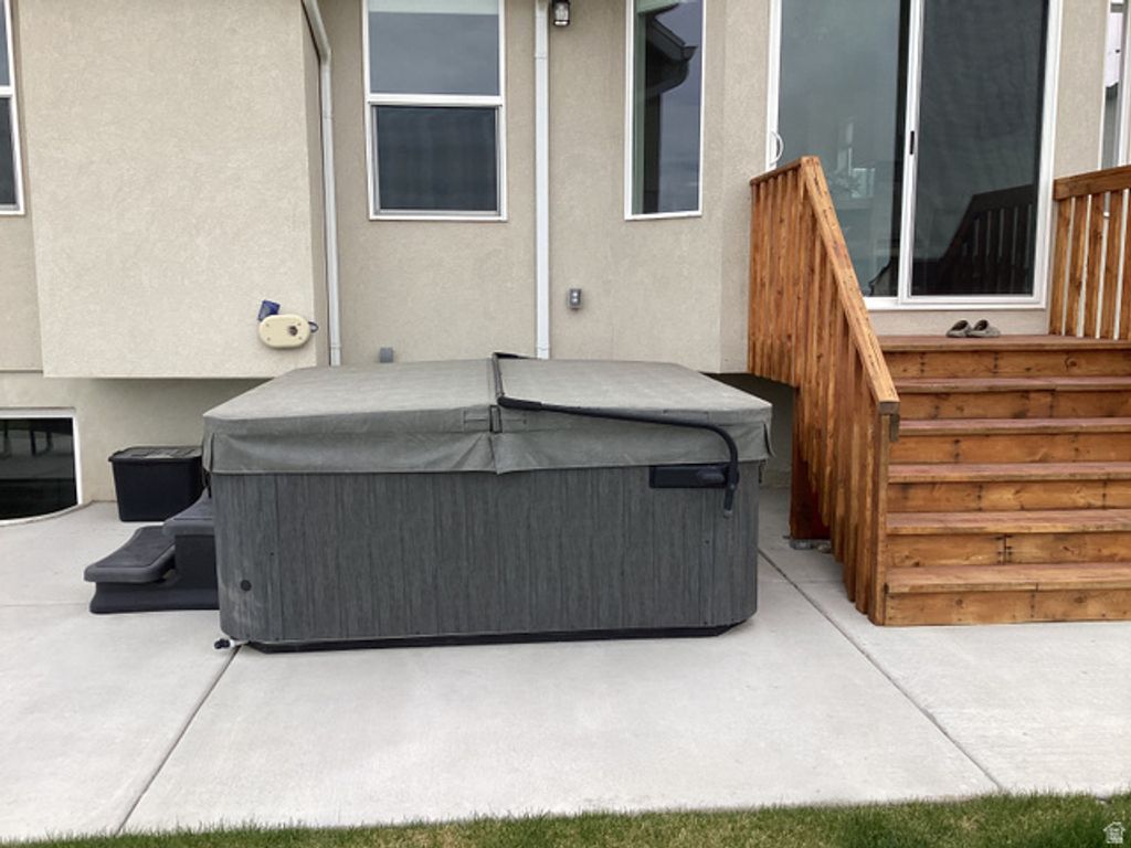 Image 4 of property listing at 796 W CHERRY ORCHARD LN, Grantsville, UT 84029