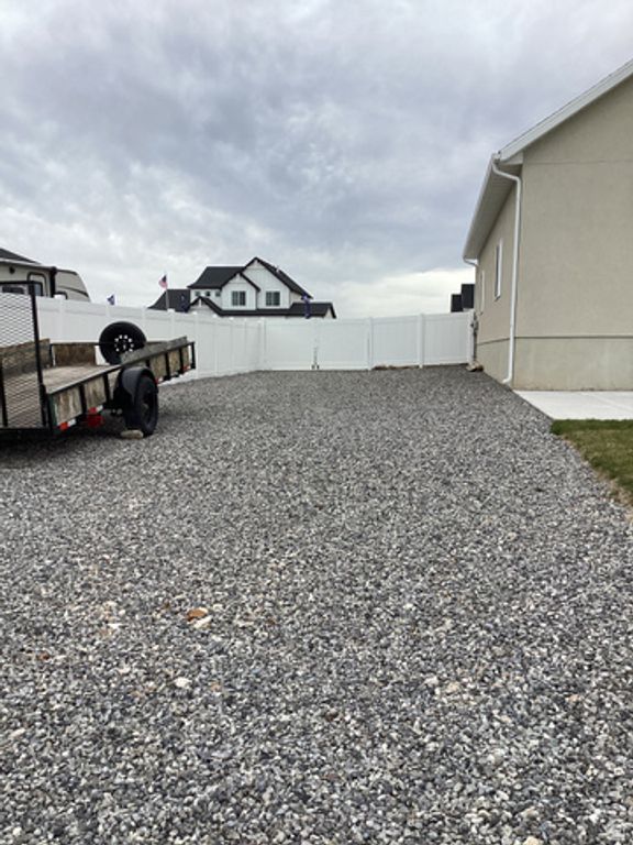 Image 5 of property listing at 796 W CHERRY ORCHARD LN, Grantsville, UT 84029