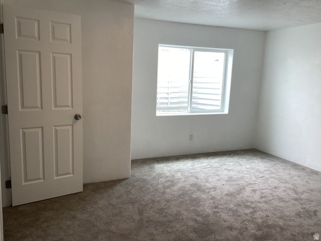 Image 6 of property listing at 796 W CHERRY ORCHARD LN, Grantsville, UT 84029