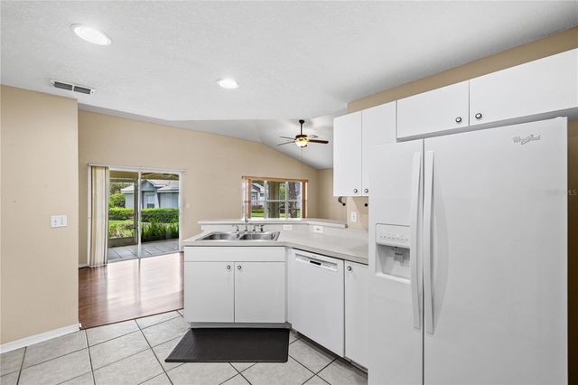 2724 GOLF LAKE DRIVE 26, Plant City, FL 33566