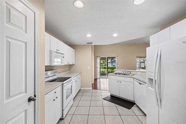 2724 GOLF LAKE DRIVE 26, Plant City, FL 33566