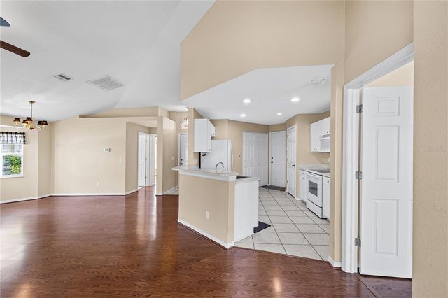 2724 GOLF LAKE DRIVE 26, Plant City, FL 33566