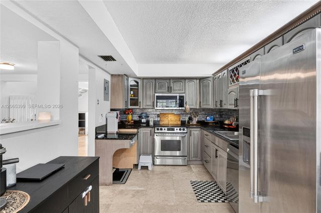 8703 Cleary Boulevard, Plantation, FL 33324