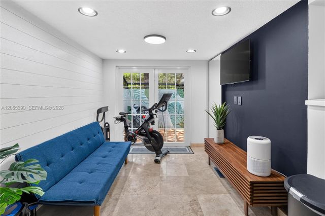 8703 Cleary Boulevard, Plantation, FL 33324
