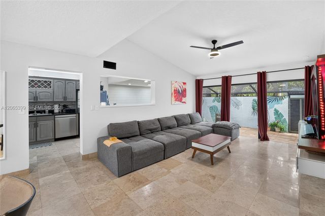 8703 Cleary Boulevard, Plantation, FL 33324