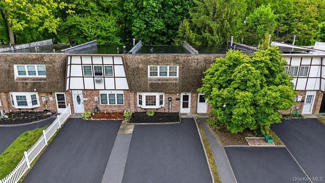 7 Roundtree Court, Beacon, NY 12508