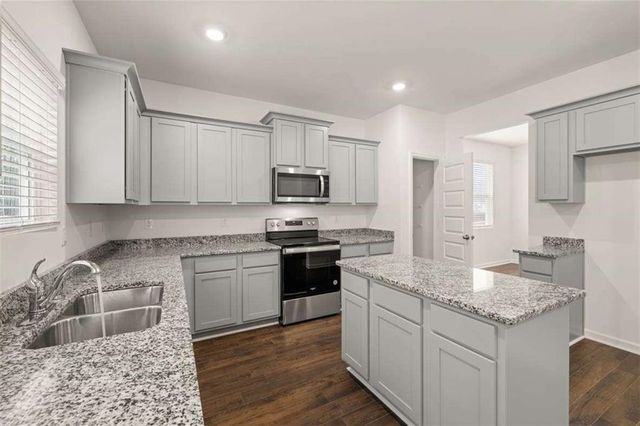 105 Oakchase Park Lane, Hampton, GA 30228