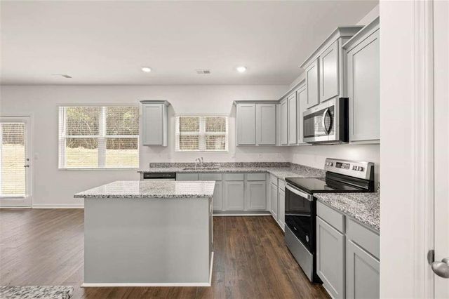 105 Oakchase Park Lane, Hampton, GA 30228