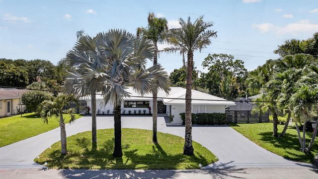 8111 W Lake Drive, Lake Clarke Shores, FL 33406