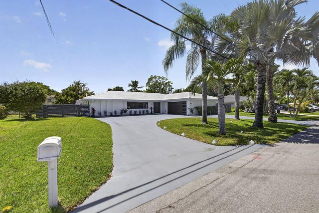 8111 W Lake Drive, Lake Clarke Shores, FL 33406
