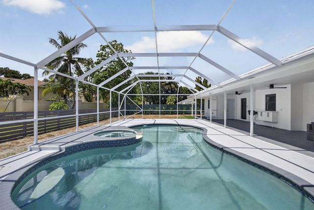 8111 W Lake Drive, Lake Clarke Shores, FL 33406