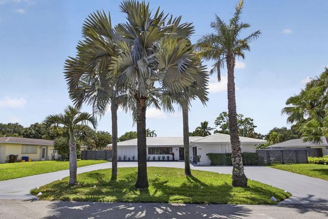 8111 W Lake Drive, Lake Clarke Shores, FL 33406