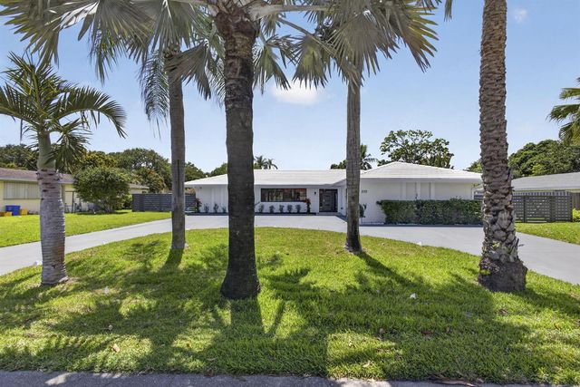 8111 W Lake Drive, Lake Clarke Shores, FL 33406