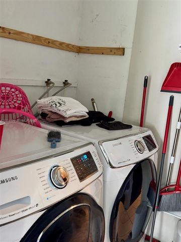 260 SW 8th Ave B, Hallandale Beach, FL 33009