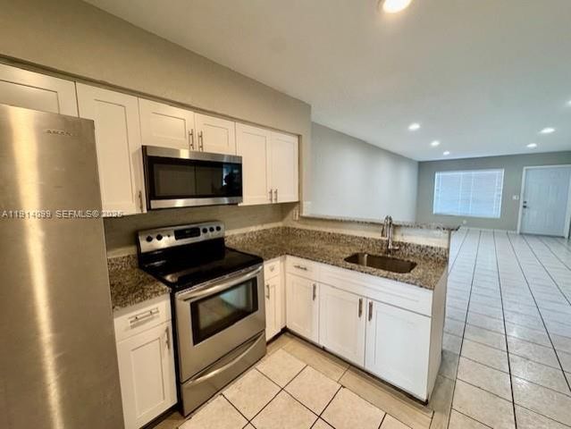 260 SW 8th Ave B, Hallandale Beach, FL 33009