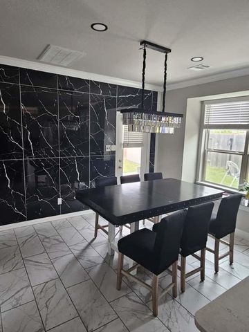 100 Wedgewood Trace Lane, La Porte, TX 77571