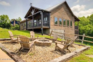 330 Oak Lake Drive, Sevierville, TN 37876