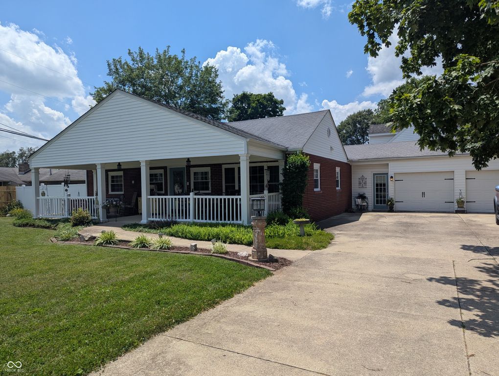 3236 Spruce Street, Columbus, IN 47203