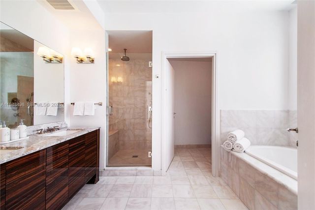 50 S Pointe Dr TWN2, Miami Beach, FL 33139