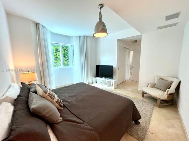 50 S Pointe Dr TWN2, Miami Beach, FL 33139