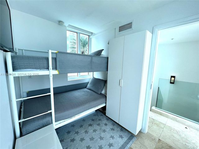 50 S Pointe Dr TWN2, Miami Beach, FL 33139