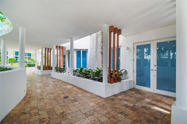 50 S Pointe Dr TWN2, Miami Beach, FL 33139