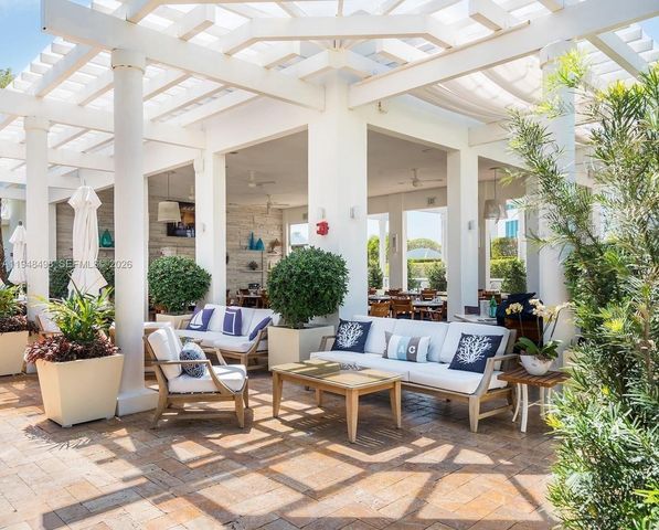 50 S Pointe Dr TWN2, Miami Beach, FL 33139