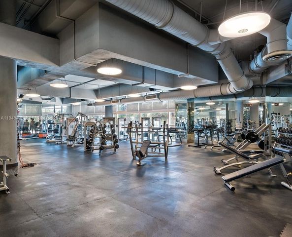 50 S Pointe Dr TWN2, Miami Beach, FL 33139