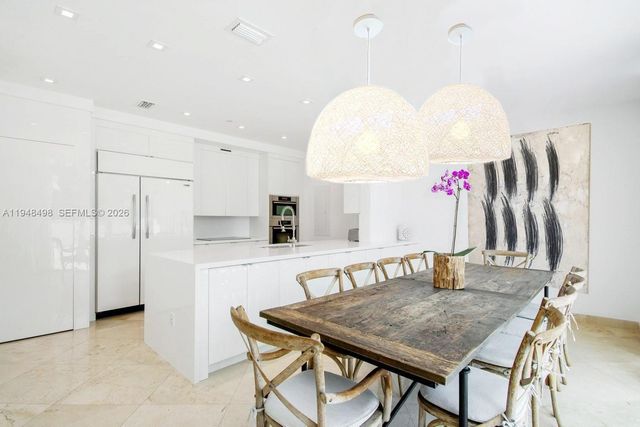 50 S Pointe Dr TWN2, Miami Beach, FL 33139