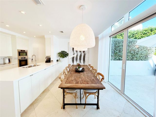 50 S Pointe Dr TWN2, Miami Beach, FL 33139