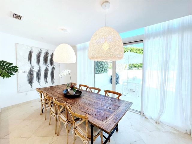 50 S Pointe Dr TWN2, Miami Beach, FL 33139
