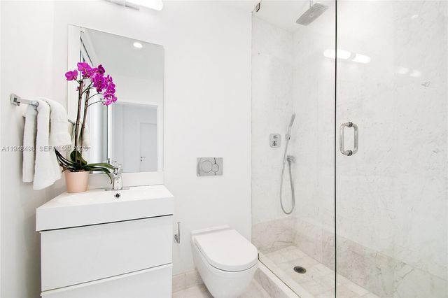 50 S Pointe Dr TWN2, Miami Beach, FL 33139