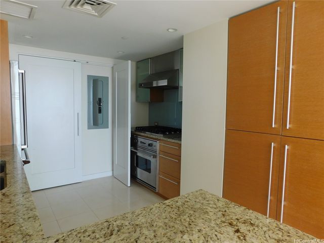 1177 Queen Street 1704, Honolulu, HI 96814