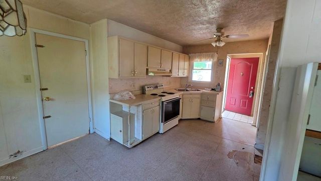 340 Garrison PL, Virginia Beach, VA 23452