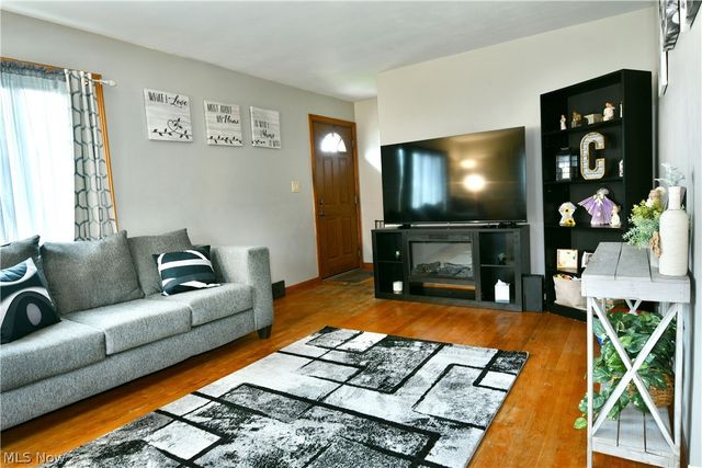 135 Clingan Street, Hubbard, OH 44425