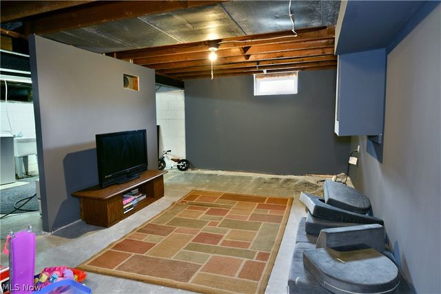 135 Clingan Street, Hubbard, OH 44425