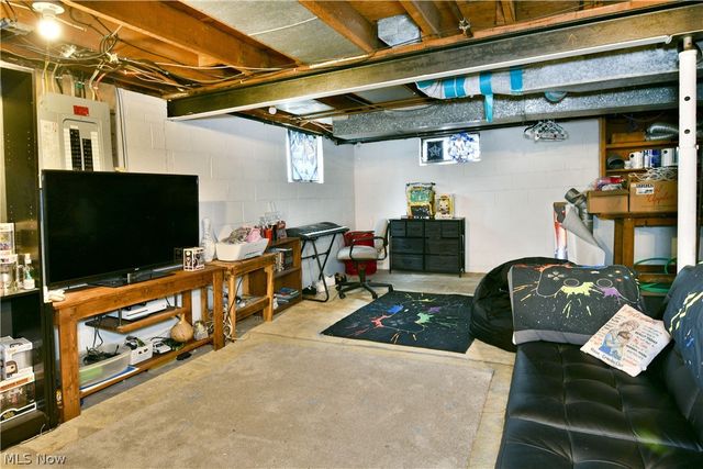 135 Clingan Street, Hubbard, OH 44425