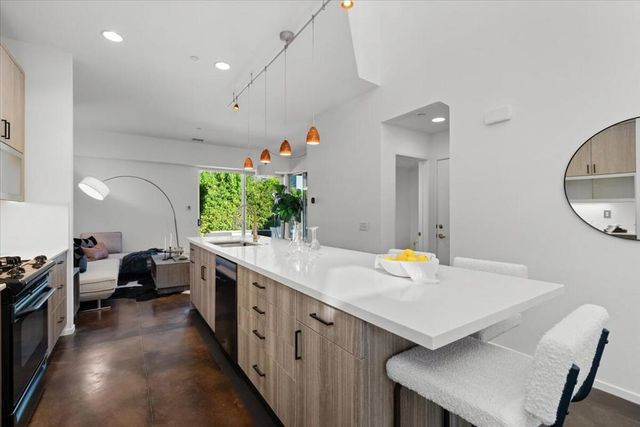 250 Enterprise Way, Palm Springs, CA 92262