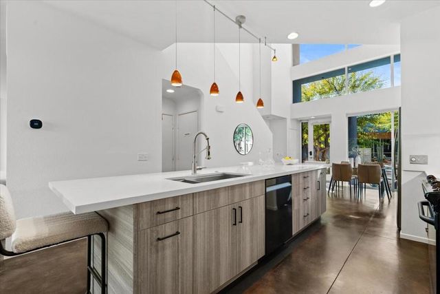 250 Enterprise Way, Palm Springs, CA 92262