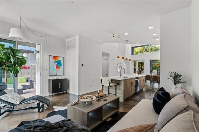 250 Enterprise Way, Palm Springs, CA 92262