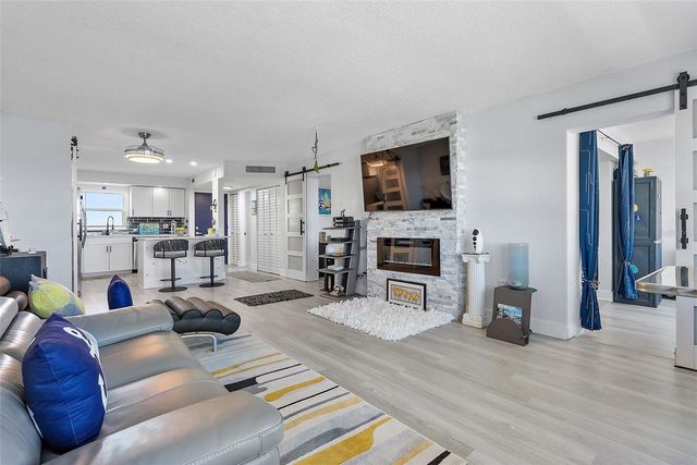 4725 COVE CIRCLE 704, St Petersburg, FL 33708