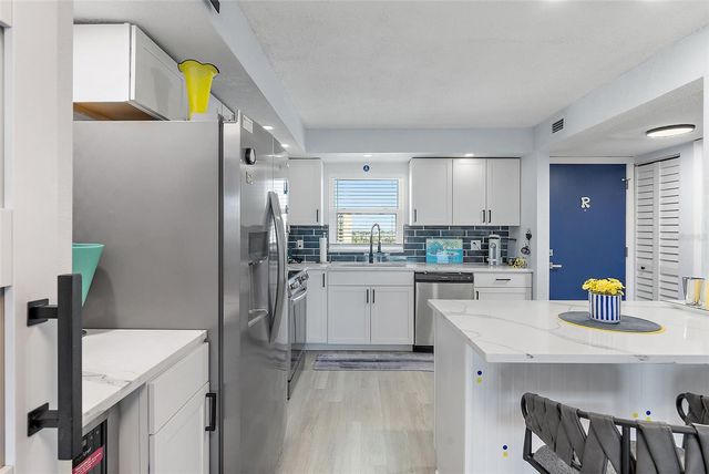 4725 COVE CIRCLE 704, St Petersburg, FL 33708