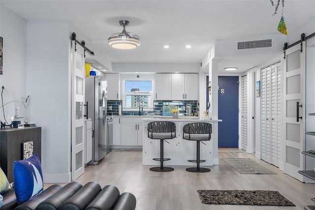 4725 COVE CIRCLE 704, St Petersburg, FL 33708