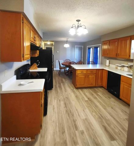 530 Back Valley Rd, Oliver Springs, TN 37840