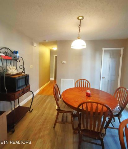 530 Back Valley Rd, Oliver Springs, TN 37840